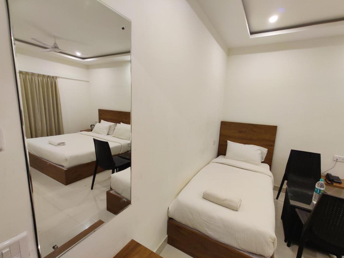 Hotel Airport City Dod Jala Buitenkant foto