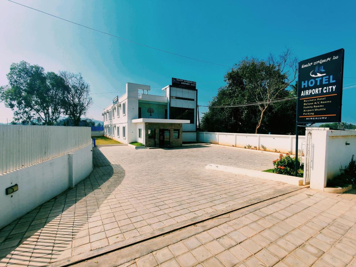 Hotel Airport City Dod Jala Buitenkant foto