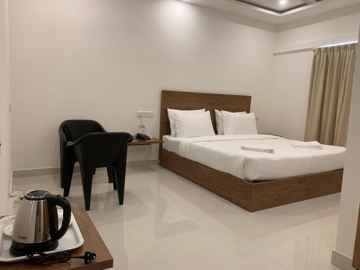 Hotel Airport City Dod Jala Buitenkant foto