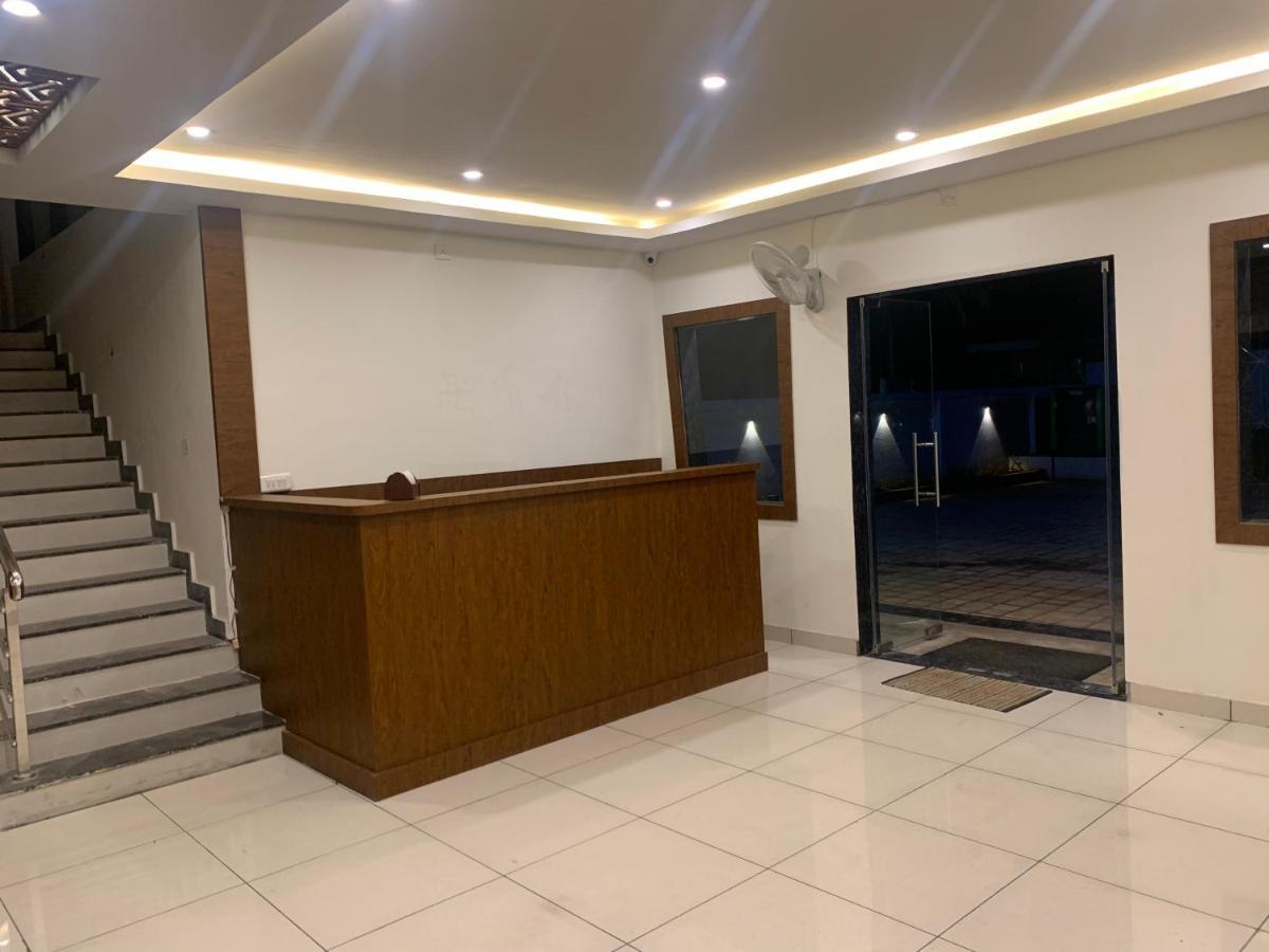 Hotel Airport City Dod Jala Buitenkant foto